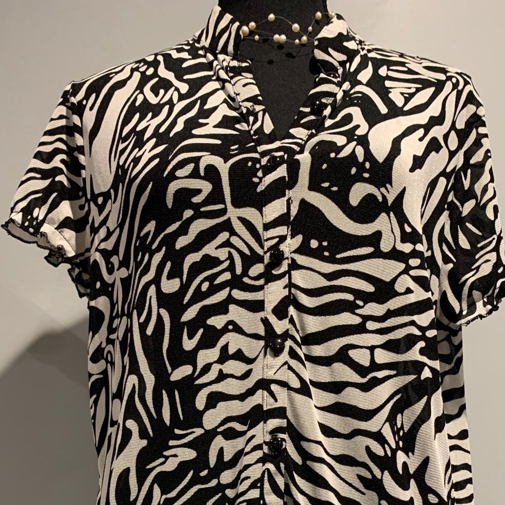 Krafty Ladies Black & White Stretch Short Sleeve Top